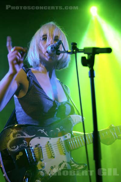 THE JOY FORMIDABLE - 2009-12-18 - PARIS - Nouveau Casino - Rhiannon Bryan